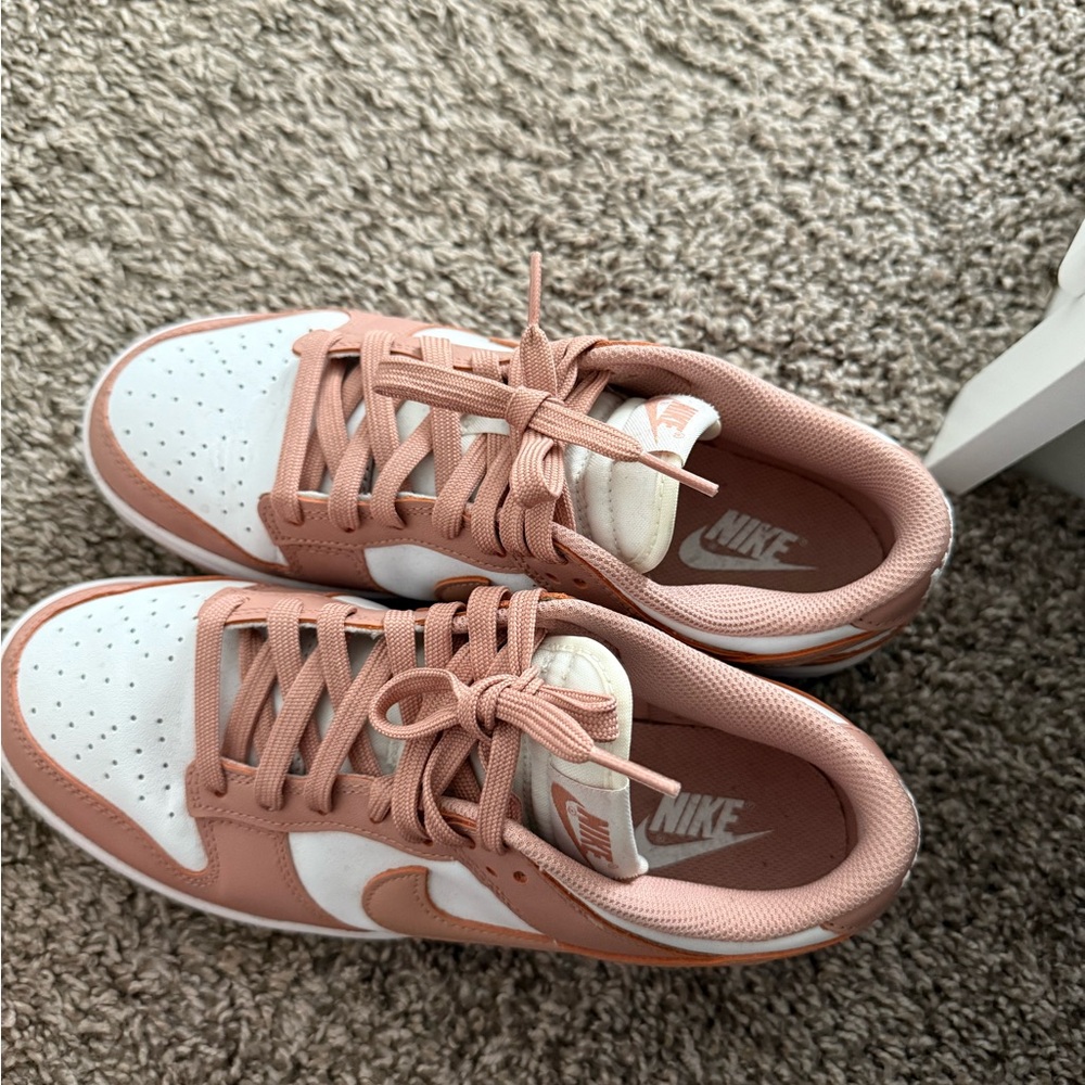 Nike Rose Dunks - Picture 4 of 5